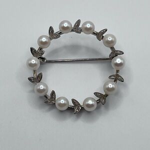 Vintage Sterling silver and pearl brooch